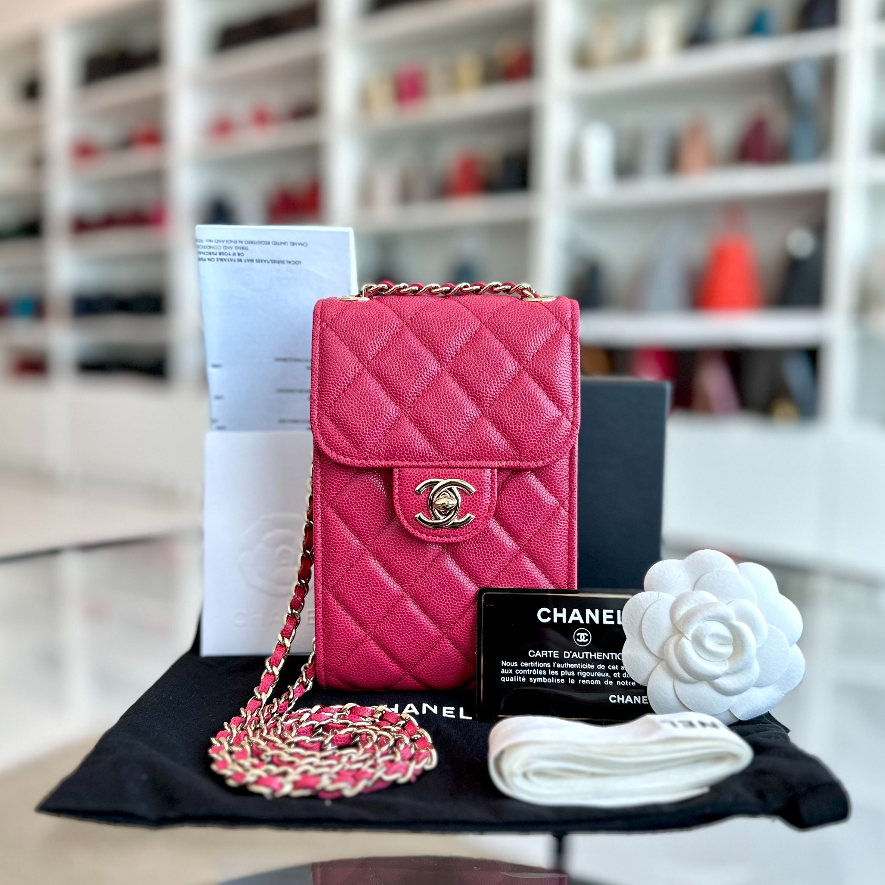 Phone holder store with chain chanel