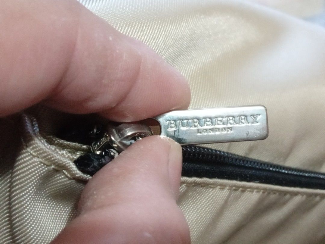 BURBERRY Messenger bag (Category: Sling Bags) located in Manila. Submitted by monchiing (Listing ID 1287834469, Image 3). Description: Burberry blue label messenger bag 9/10 bag condition.