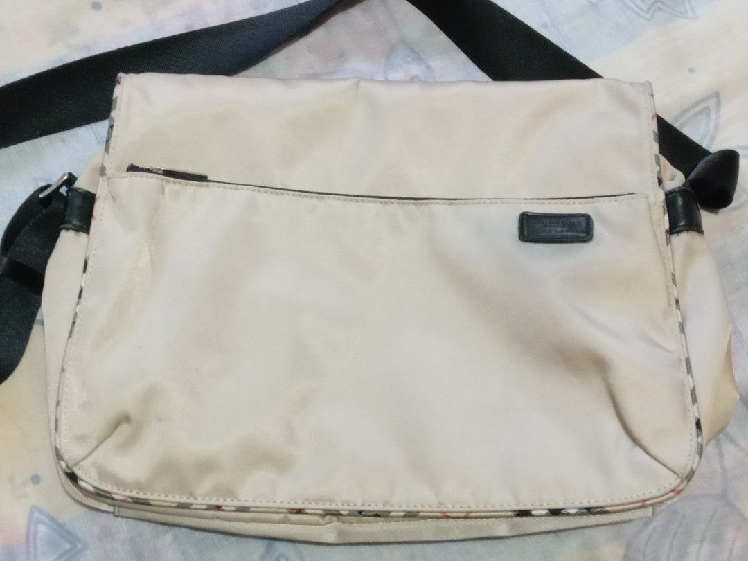 BURBERRY Messenger bag (Category: Sling Bags) located in Manila. Submitted by monchiing (Listing ID 1287834469, Image 1). Description: Burberry blue label messenger bag 9/10 bag condition.