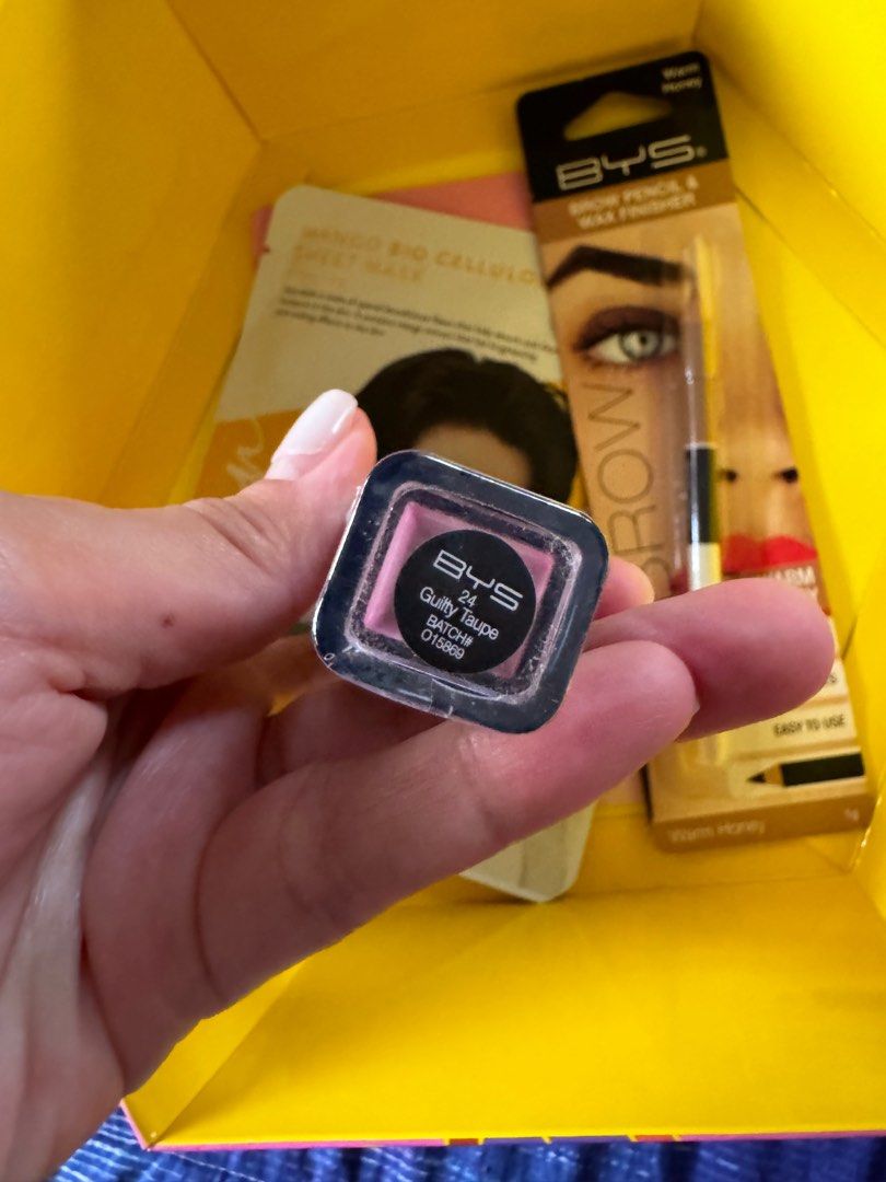 BYS Make-up Set (Category: Makeup) located in Quezon City. Submitted by crizm (Listing ID 1287772293, Image 2). Description: Take-all for 890 pesos only Given to me as a gift but I no longer use make-up.