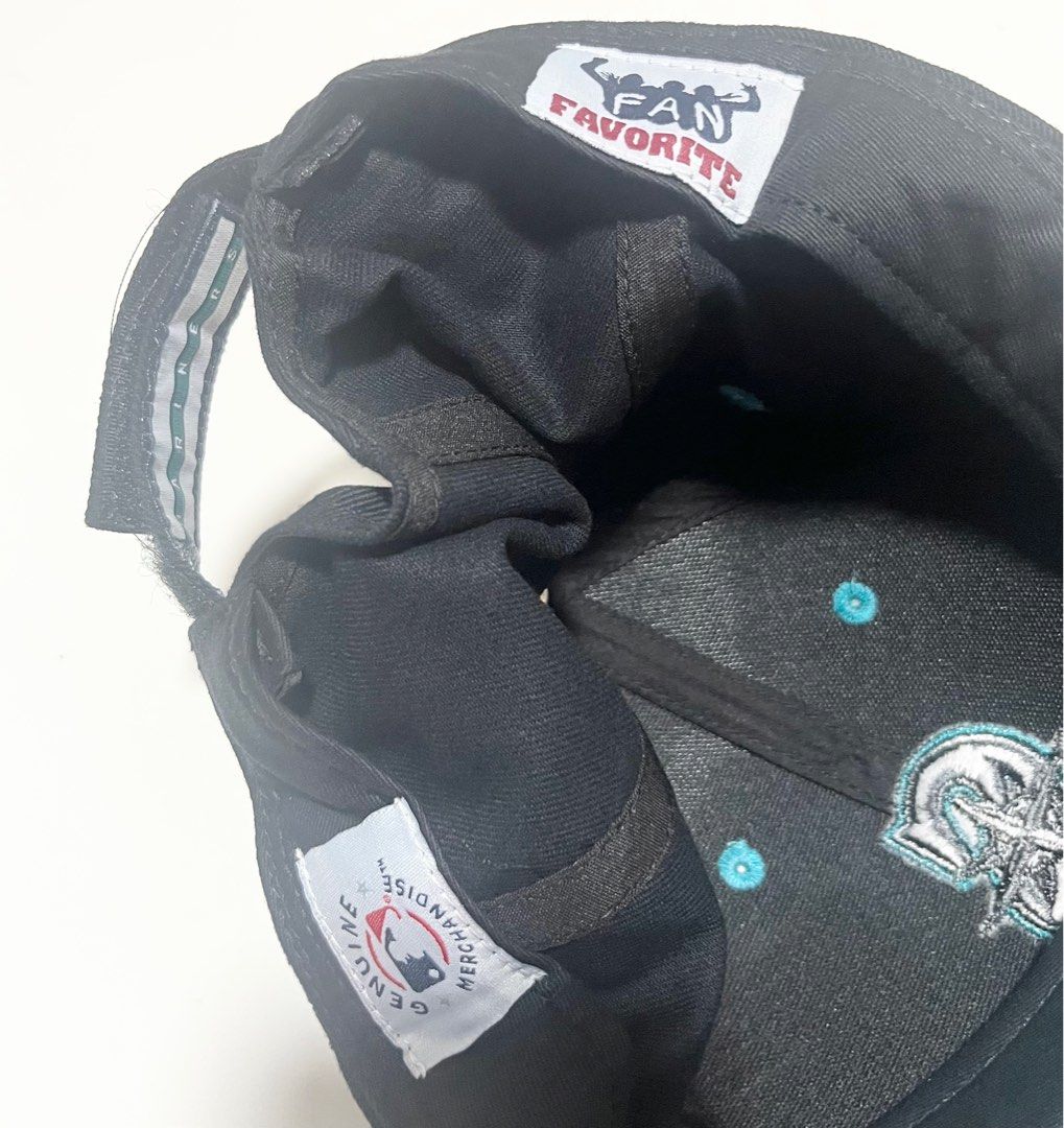 Cap (Category: Caps & Hats) located in Singapore. Submitted by ct_ilyas (Listing ID 1287757030, Image 3). Description: .