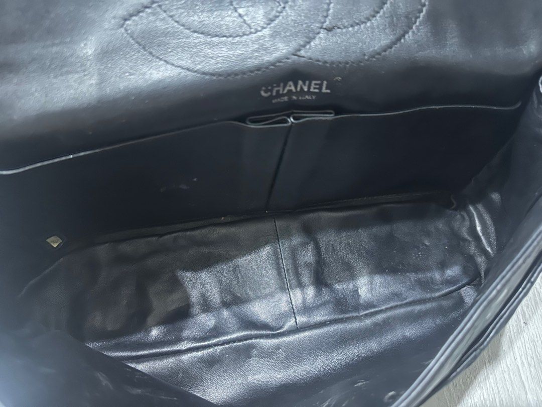 Chanel Flap Bag (Category: Luxury Bags & Wallets) located in Makati City. Submitted by luxedeclutter (Listing ID 1287899812, Image 3). Description: With Hologram but a bit erased already. A little worn but still in good condition.
