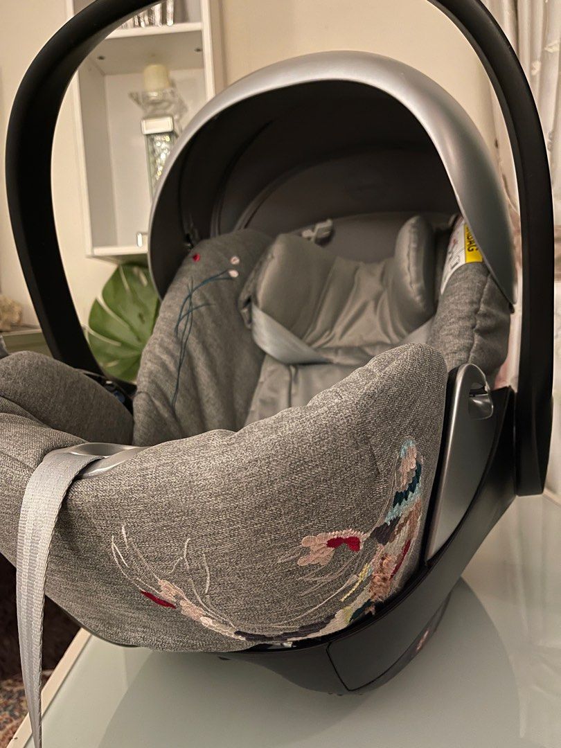 Cybex cloud Q koi collection carseat