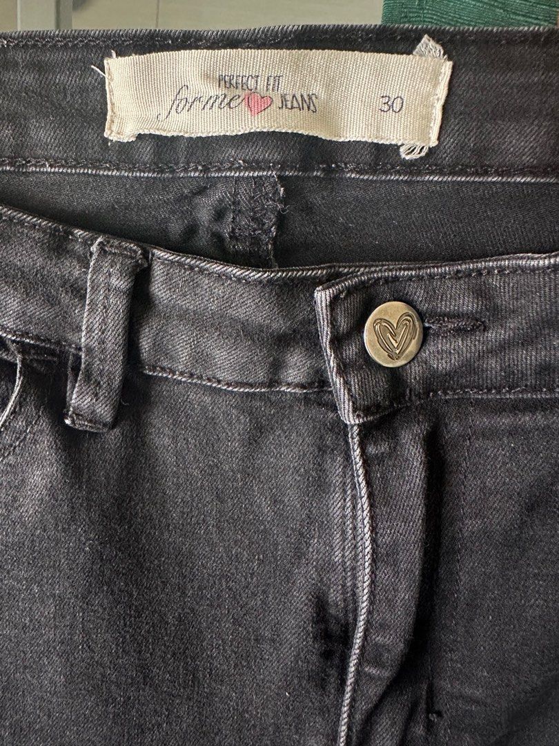Forme Black Maong Pants (Category: Jeans) located in San Pedro. Submitted by Ellabells (Listing ID 1287835464, Image 3). Description: Forme Black Maong Pants Size 30 With signs of usage but barely noticeable. Price is negotiable. PM is the key RFS: Decluttering .