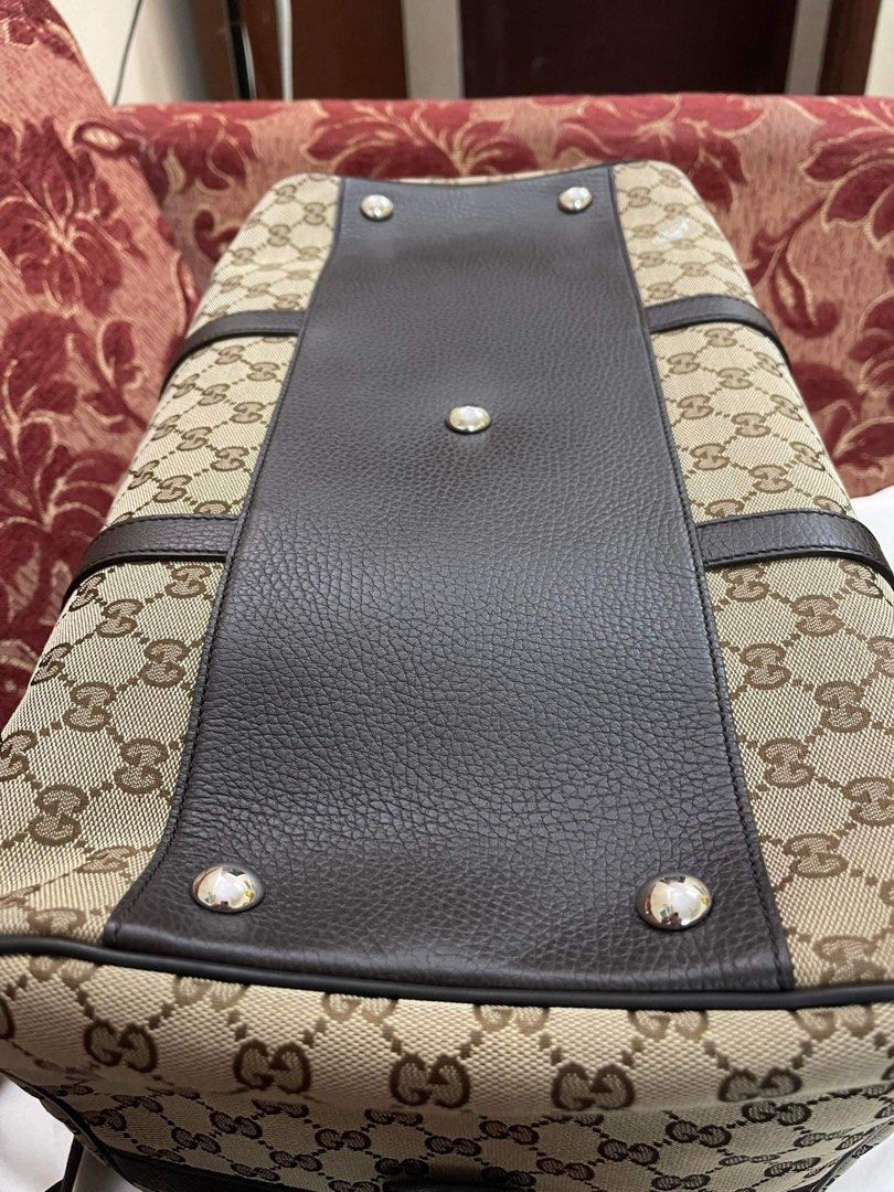 Gucci Boston Travel Bag (Category: Luxury Bags & Wallets) located in Makati City. Submitted by titaninangfinds (Listing ID 1287832042, Image 3). Description: Guaranteed authentic Just used once and stored .
