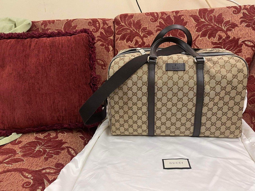 Gucci Boston Travel Bag (Category: Luxury Bags & Wallets) located in Makati City. Submitted by titaninangfinds (Listing ID 1287832042, Image 2). Description: Guaranteed authentic Just used once and stored .