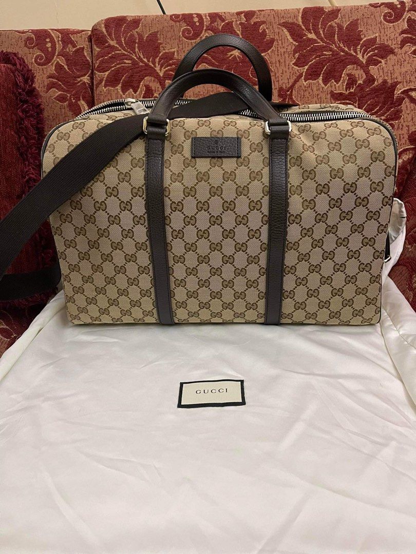Gucci Boston Travel Bag (Category: Luxury Bags & Wallets) located in Makati City. Submitted by titaninangfinds (Listing ID 1287832042, Image 1). Description: Guaranteed authentic Just used once and stored .