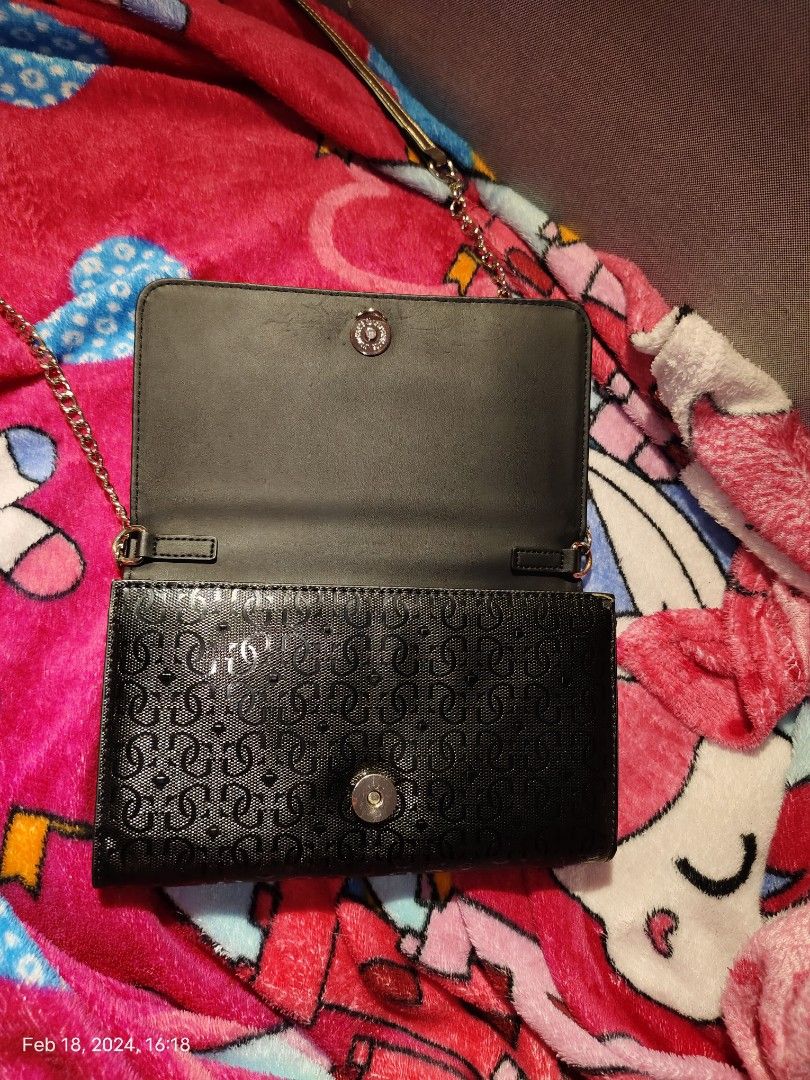 Guess sling wallet top