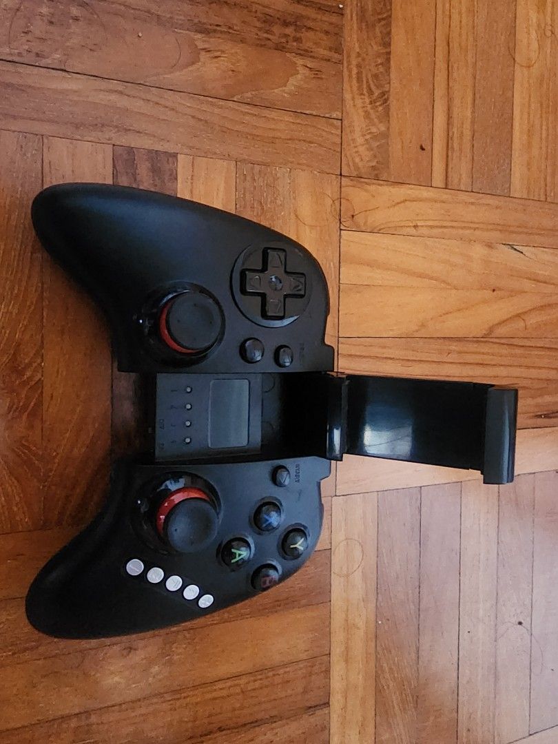 Hoco Bluetooth controller (Category: Controllers) located in Singapore. Submitted by sarans94 (Listing ID 1287709324, Image 3). Description: Bluetooth controller. bought wrongly can't support my mobile.
