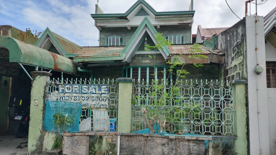 Affordable "foreclosed house and lot at camella springville bacoor