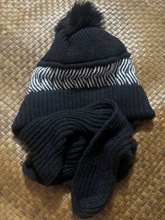 Knitted bonnet with neck warmer