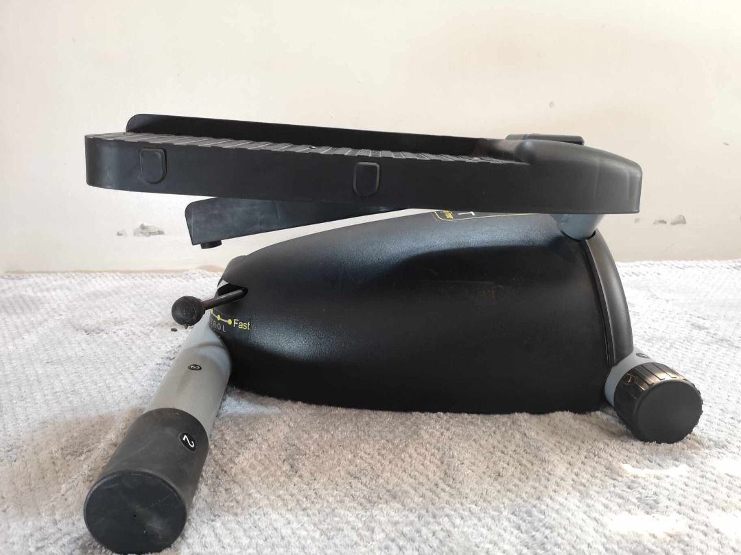 Lateral thigh trainer machine outlet