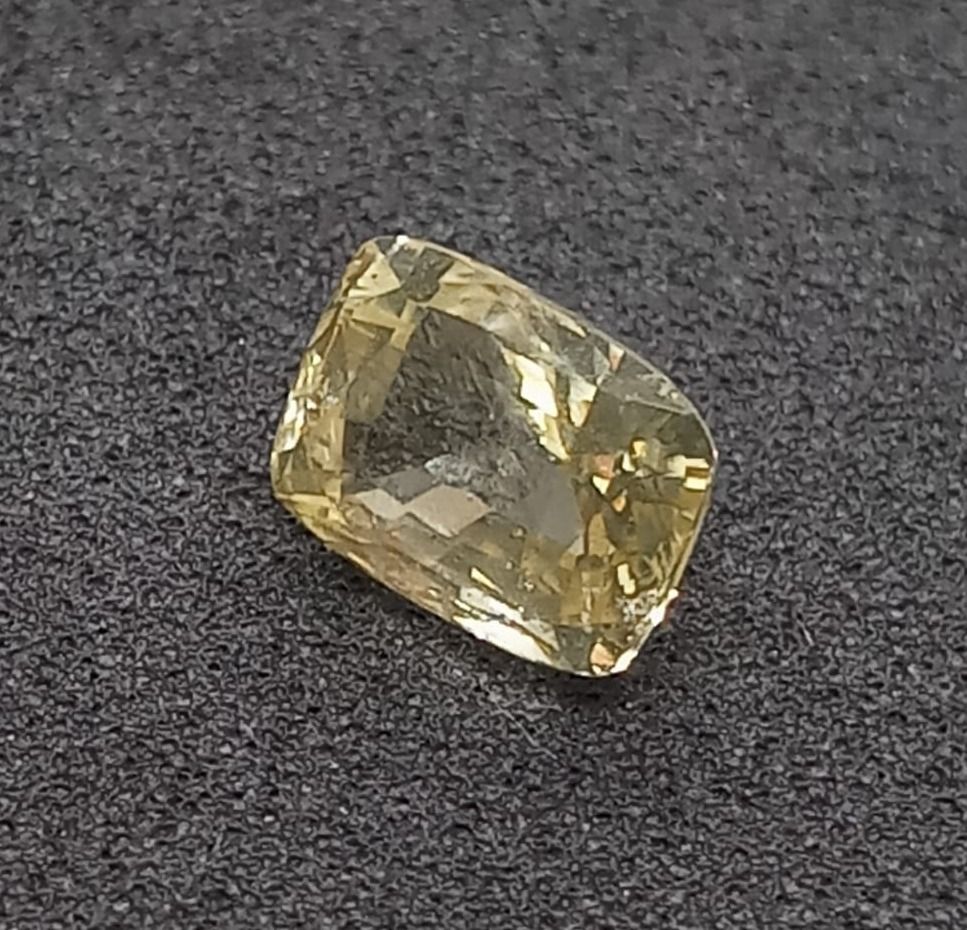 Natural Certified Unheated Yellow Sapphire Golden Majesty 3.03cts