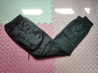 由 nikewear (刊登 ID 1287738931，圖片 1) 提交，位於 的 (類別：)，說明：。