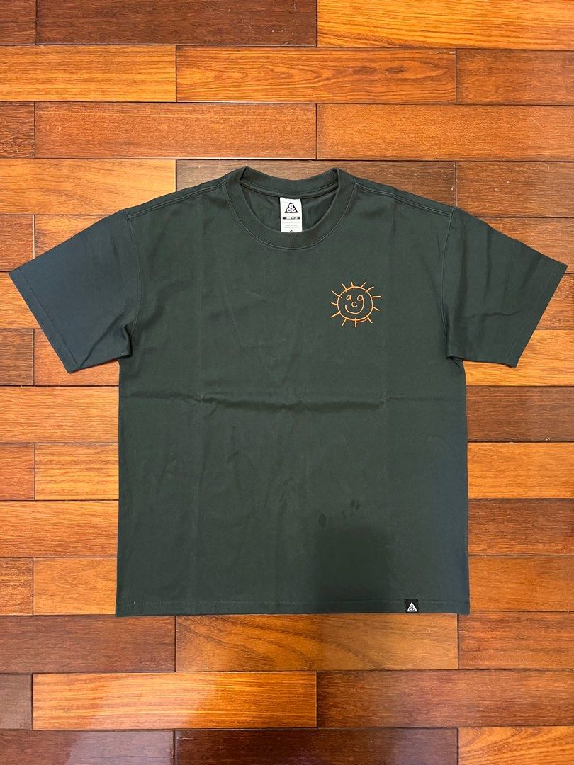 nike acg sunshine tee