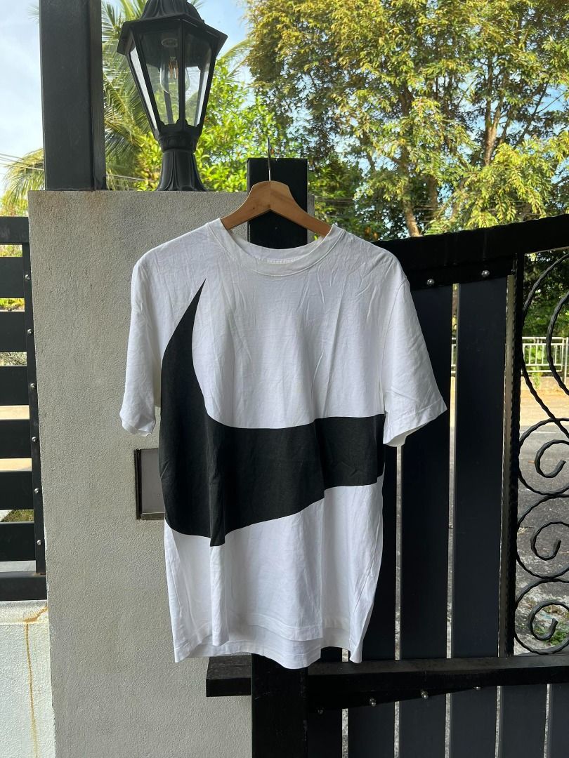 Nike Big Swoosh T shirt P21L28 L