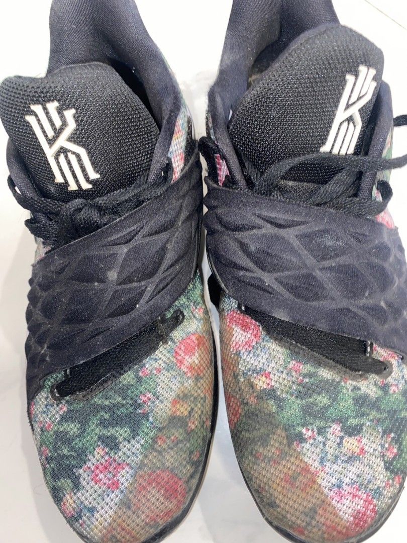 Nike Kyrie Low Floral Fesyen Pria Sepatu Sneakers di Carousell