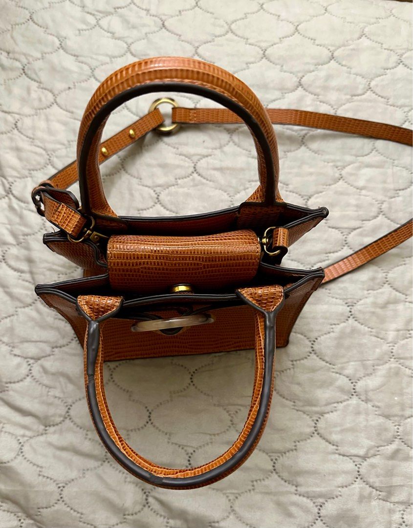 Parfois Bag (Category: Shoulder Bags) located in Quezon City. Submitted by leilopez (Listing ID 1287779629, Image 3). Description: See photos for details Croc type leather Spacious Kasya iphone15.