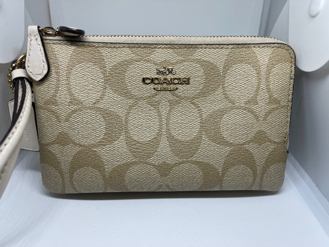 Preloved Coach Double Zip Wristlet (Category: Luxury Bags & Wallets) located in Taguig. Submitted by josana_16 (Listing ID 1232863290, Image 1). Description: .