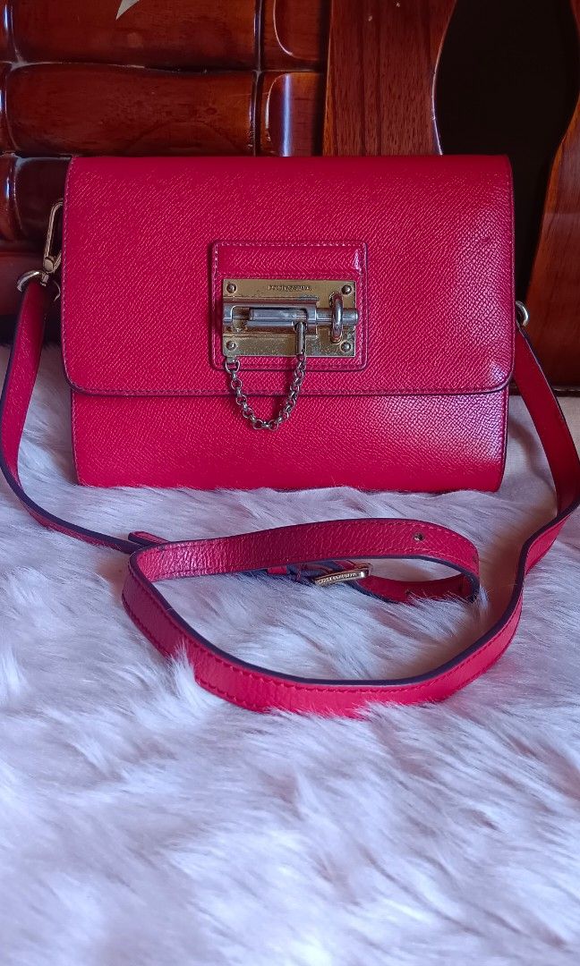 PRELOVED DOLCE & GABBANA SLING BAG (Category: Luxury Bags & Wallets) located in Zamboanga. Submitted by bags2bags2bags (Listing ID 1287694222, Image 1). Description: PRELOVED DOLCE&GABBANA SLING/PURSE SIGN OF USAGE ONLY NO MAJOR ISSUES.