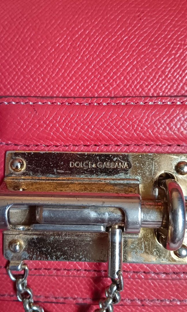 PRELOVED DOLCE & GABBANA SLING BAG (Category: Luxury Bags & Wallets) located in Zamboanga. Submitted by bags2bags2bags (Listing ID 1287694222, Image 3). Description: PRELOVED DOLCE&GABBANA SLING/PURSE SIGN OF USAGE ONLY NO MAJOR ISSUES.