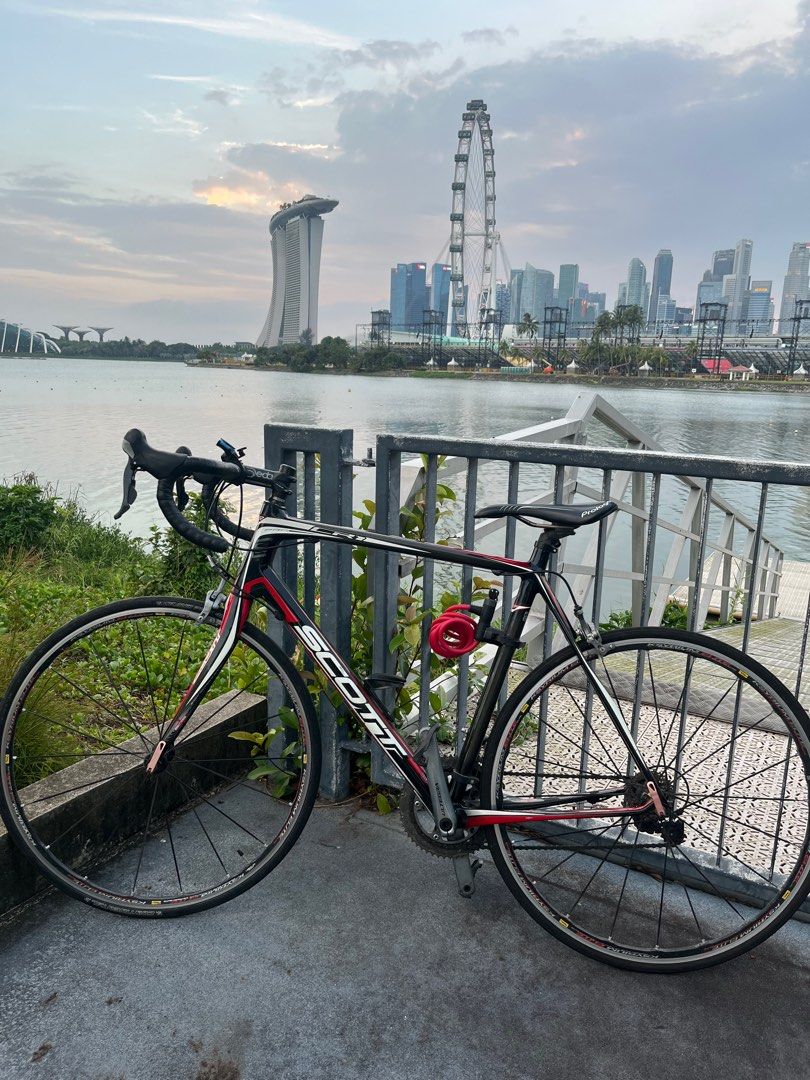 Scott CR1 Pro Carbon Road Bike Moving sale Sports Equipment
