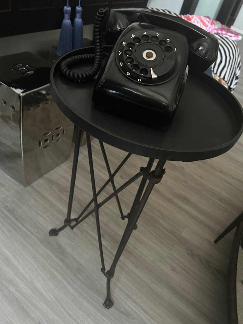 Side Table (Category: Tables & Sets) located in Singapore. Submitted by ohmaa (Listing ID 1287682591, Image 2). Description: .