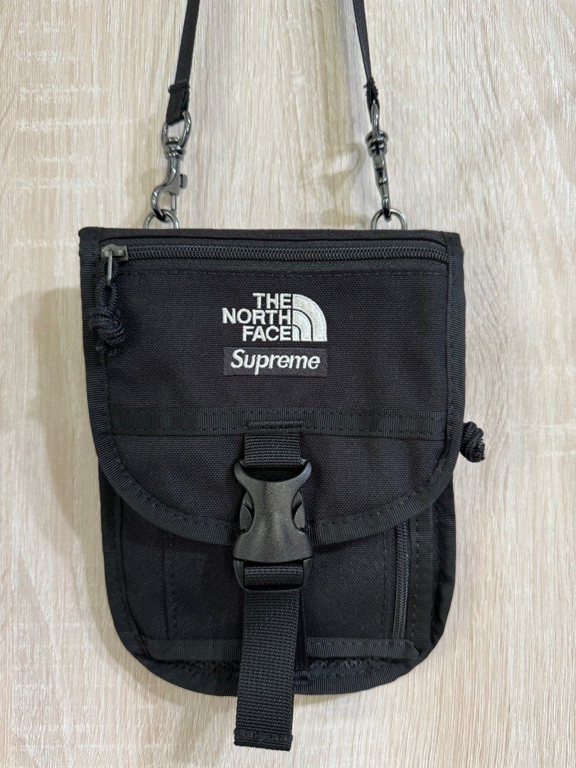 Supreme north hotsell face pouch