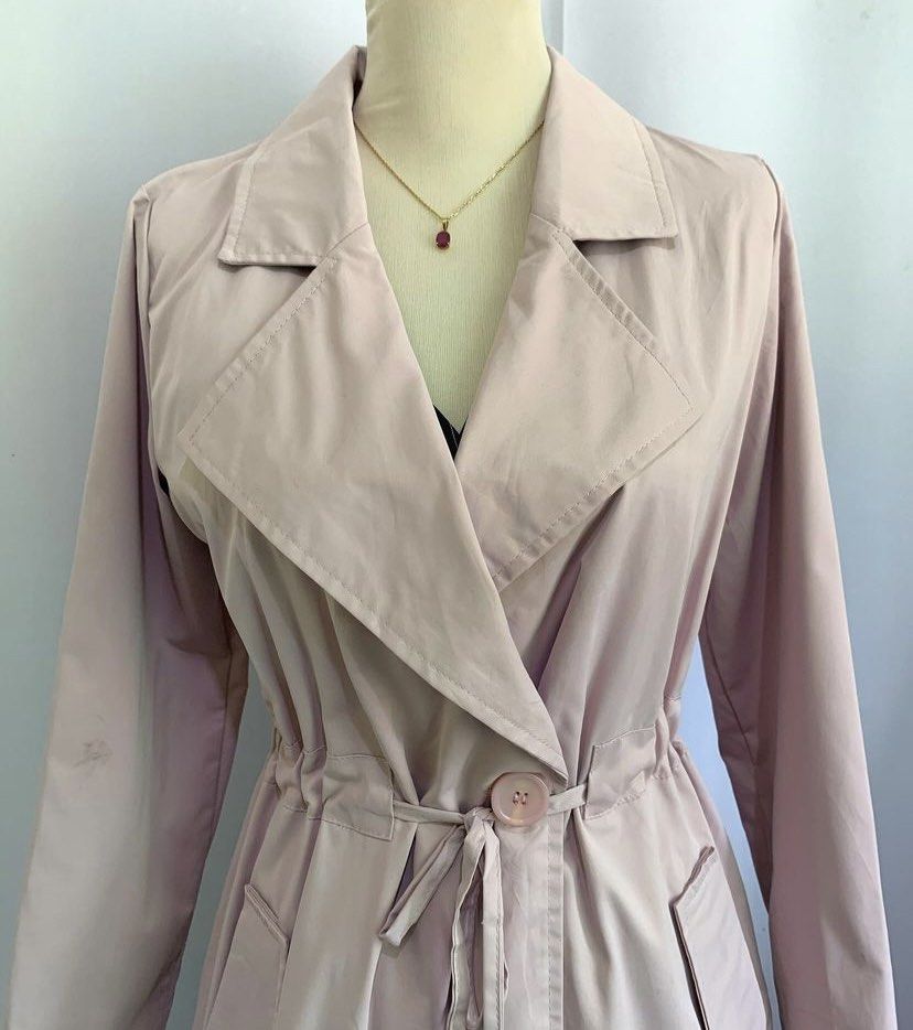 Trench Coat/Light Weight Coat (Category: Coats, Jackets and Outerwear) located in Manila. Submitted by jiya_declutter (Listing ID 1287706537, Image 1). Description: .