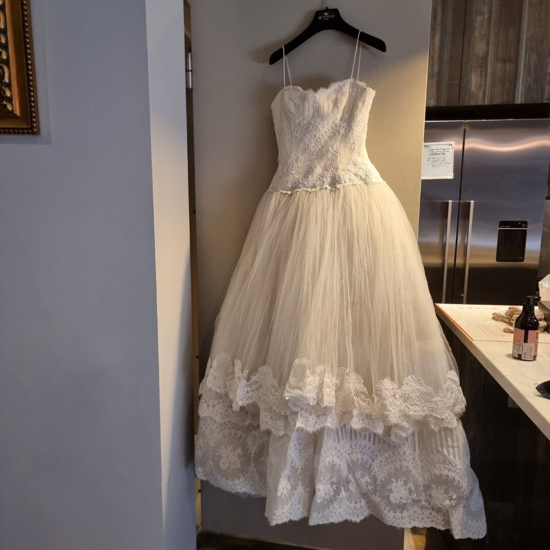 White by vera wang chantilly lace store wedding dress