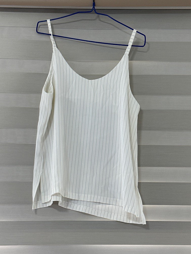 Loose white tank top, Women's Fashion, Tops, Others Tops on Carousell