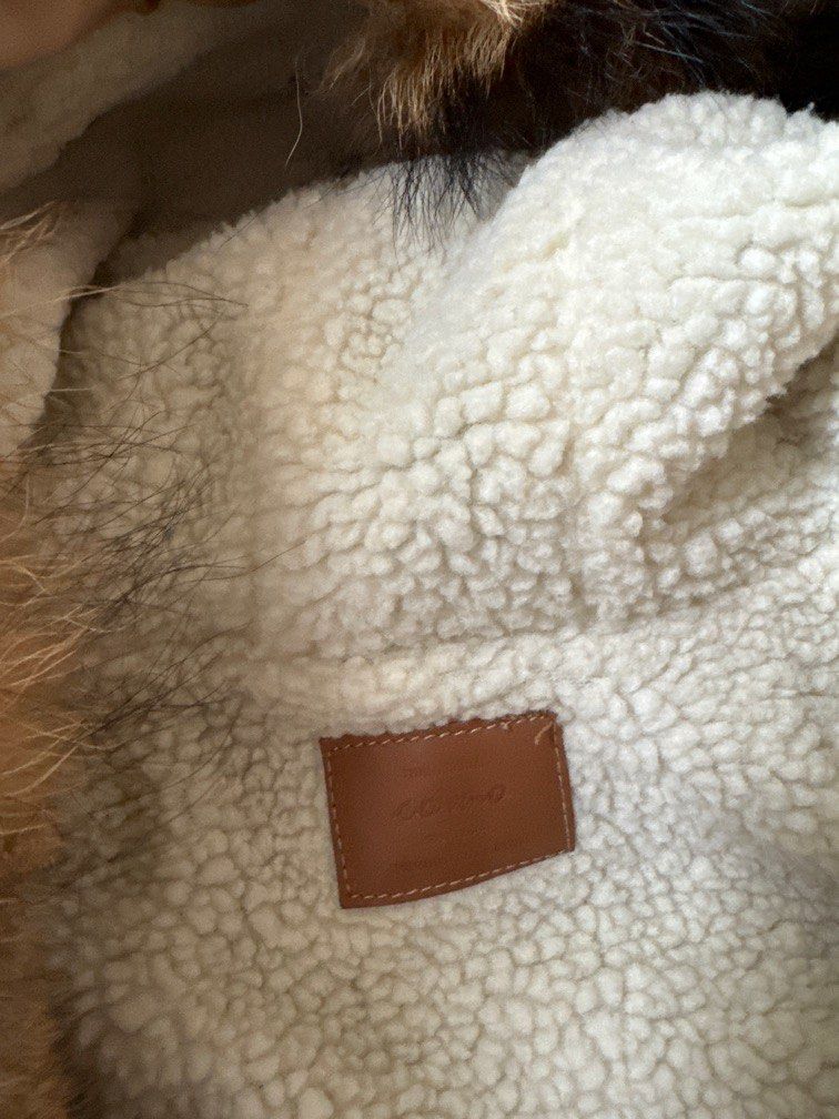 Winter Jacket （分類：外套及戶外衣服）位於 Hong Kong。 由 ccrabbitcc 提交（商品編號 1287757202，圖片 2）。簡介： Can take off the inside, very nice fur 。