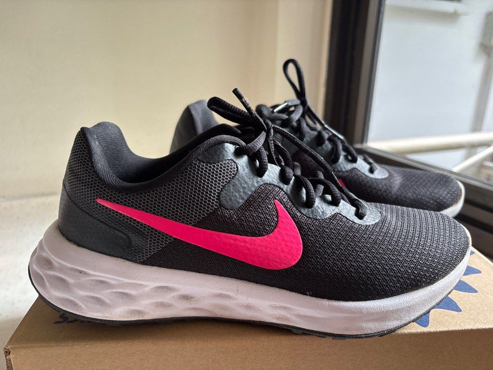 grey and pink nike shoes