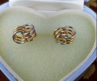 18k Saudi gold stud earrings