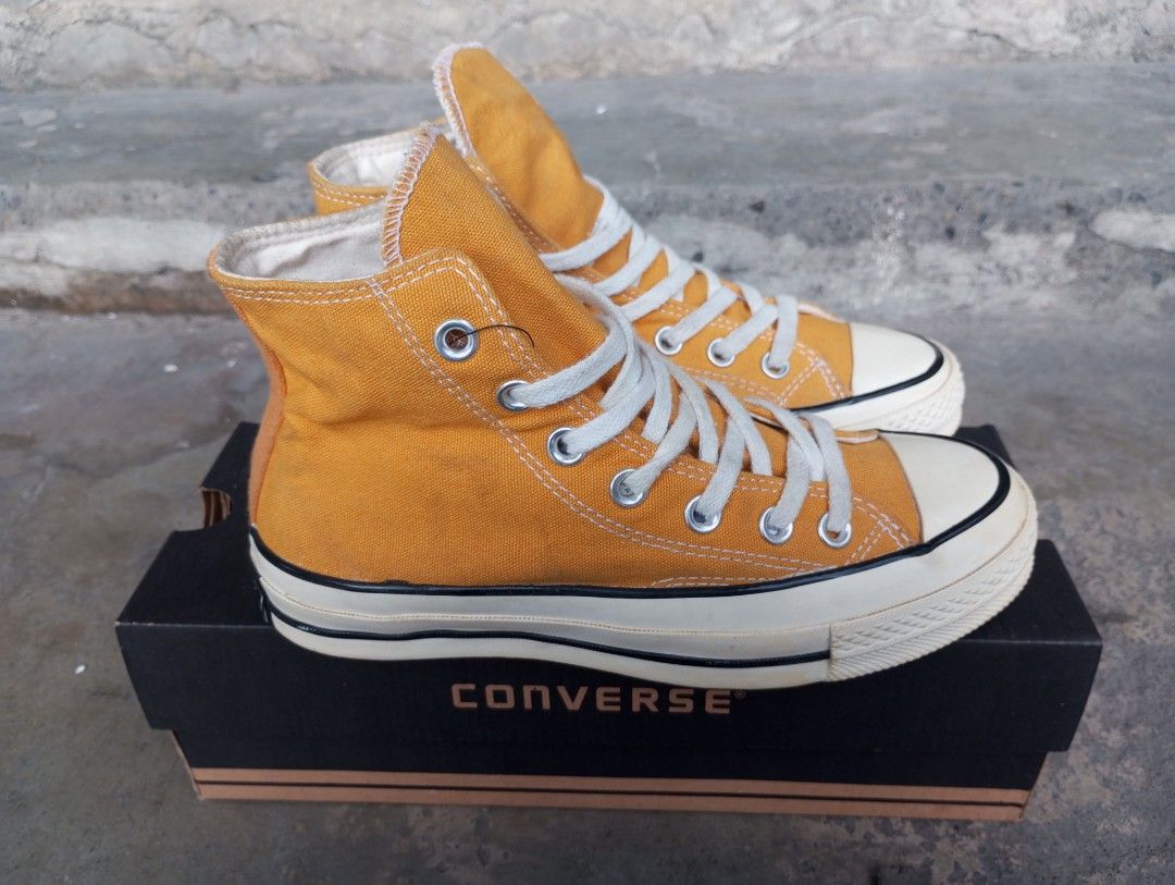 Chuck 7s yellow store