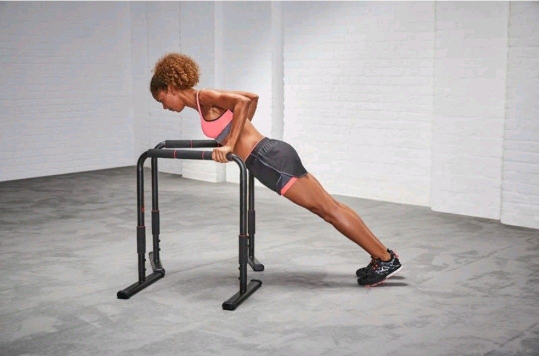 Training station 100 exercises store