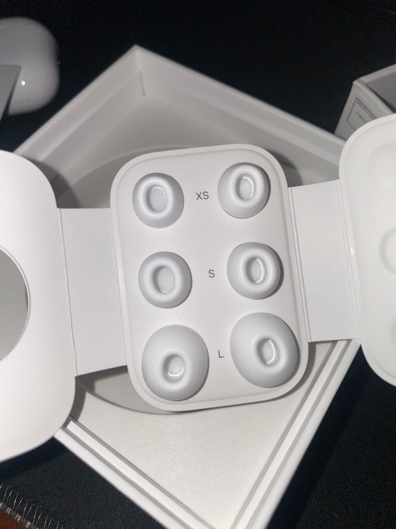 Airpods Pro 2 (2nd generation) USB-C Edition (Category: Earphones) located in Pasig City. Submitted by robbiseraphin (Listing ID 1288186126, Image 3). Description: Item: Apple Airpods Pro 2/2nd Generation USB-C Edition for only 11,000 PHP! Used 3-4 times for testing. - Comes with apple warranty/receipt from Power Mac store - Original. Can test before buying, - Below the SRP, mall price: of 15,990 Php - USB-C type version (latest) Inclusions: Bran