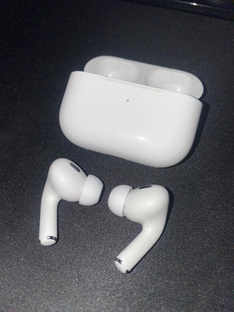Airpods Pro 2 (2nd generation) USB-C Edition (Category: Earphones) located in Pasig City. Submitted by robbiseraphin (Listing ID 1288186126, Image 2). Description: Item: Apple Airpods Pro 2/2nd Generation USB-C Edition for only 11,000 PHP! Used 3-4 times for testing. - Comes with apple warranty/receipt from Power Mac store - Original. Can test before buying, - Below the SRP, mall price: of 15,990 Php - USB-C type version (latest) Inclusions: Bran