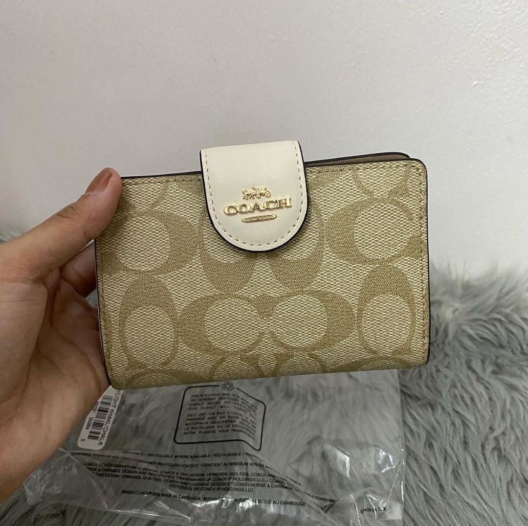 Coach wallet us store