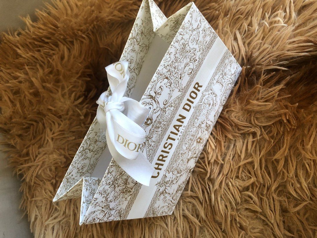 Authentic Dior Paper Bag (Category: Luxury Accessories) located in Cavite. Submitted by preloved.angel. (Listing ID 1288025663, Image 2). Description: size: 8x6 inches.