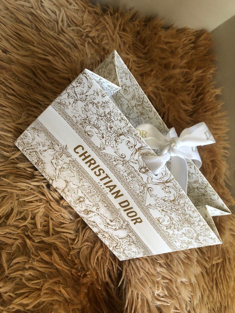 Authentic Dior Paper Bag (Category: Luxury Accessories) located in Cavite. Submitted by preloved.angel. (Listing ID 1288025663, Image 1). Description: size: 8x6 inches.