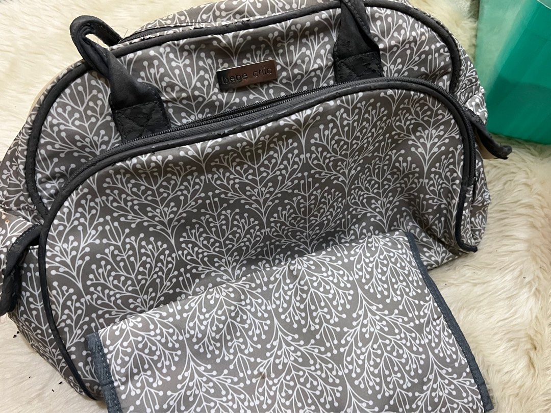 Bebe Chic Milk Diaper Bag (Category: Other Baby Bathing & Changing Needs) located in Pasig City. Submitted by dyelynramos (Listing ID 1288075913, Image 1). Description: RFS: Decluttering ✅ Please manage your expectation as this is a pre-owned item.
