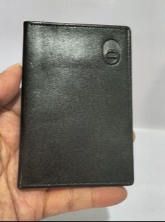 Black Leather Bifold Card Holder
4.2" X 2.8" (folded)
✨Preloved Very Good Condition w/o Flaw
Location-Baguio City
₱250