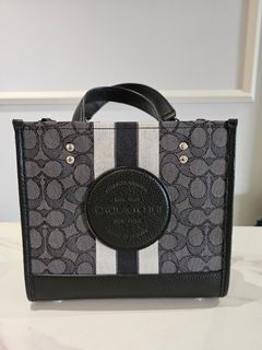 (Category: ) located in . Submitted by joli_shopper (Listing ID 1287941151, Image 1). Description: .