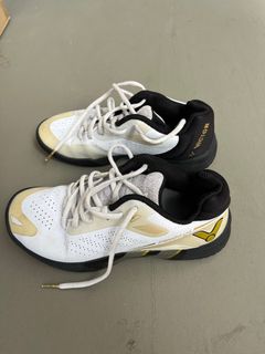 Netball discount trainers decathlon
