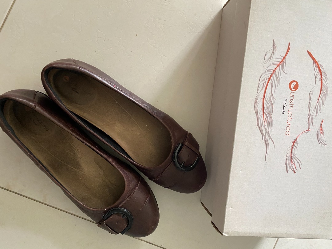 CLARKS leather flats very supportive Women s Fashion Footwear Flats on Carousell