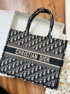 (Category: ) located in . Submitted by youzwardrobe (Listing ID 1287911793, Image 1). Description: .