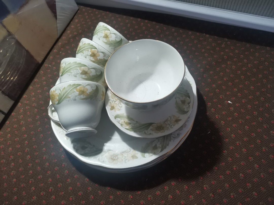 Duchess Greensleeves14pc set (Category: Coffee & Tea Tableware) located in Pasig City. Submitted by singledadreseller (Listing ID 1288108193, Image 2). Description: Duchess Greensleeves Dinner set 4 duo6 6 dinnerplates 1 milk jug items have some gold loss free shipping in luzon.