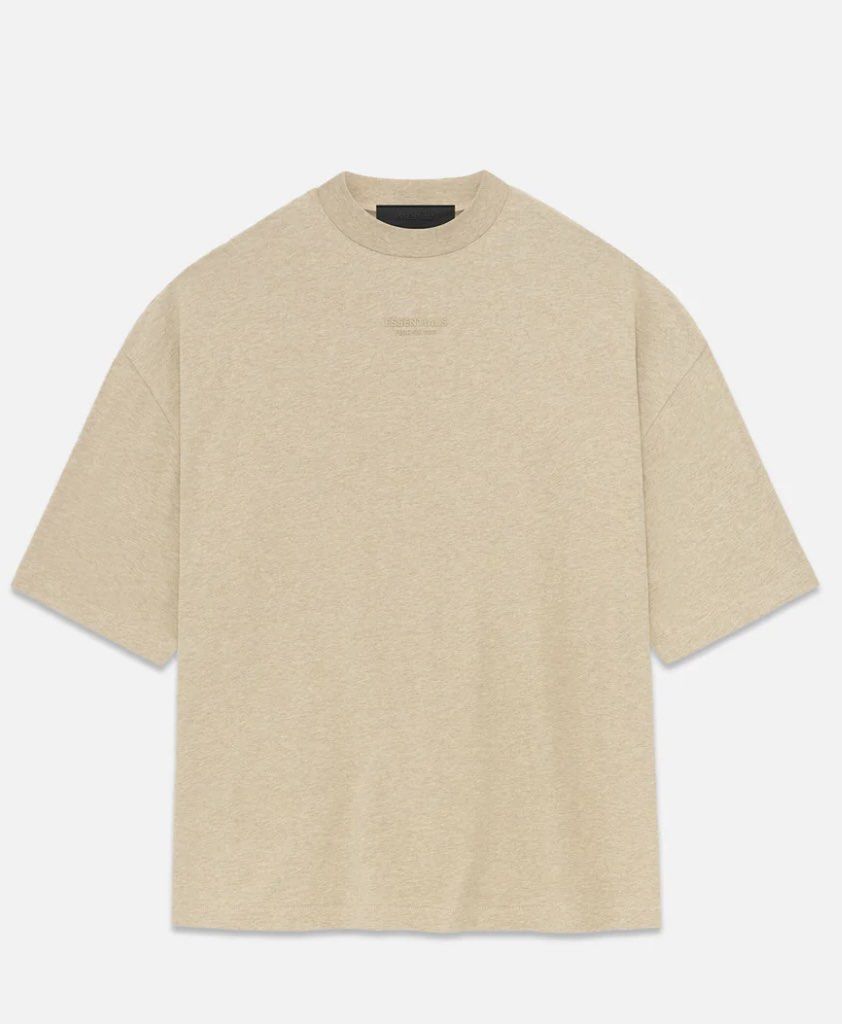 Essentials tee （分類：T-shirt、恤衫、有領衫）位於 Hong Kong。 由 yin996 提交（商品編號 1288077353，圖片 1）。簡介： 。