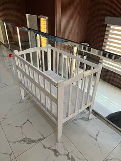 Foldable White Crib with Foam